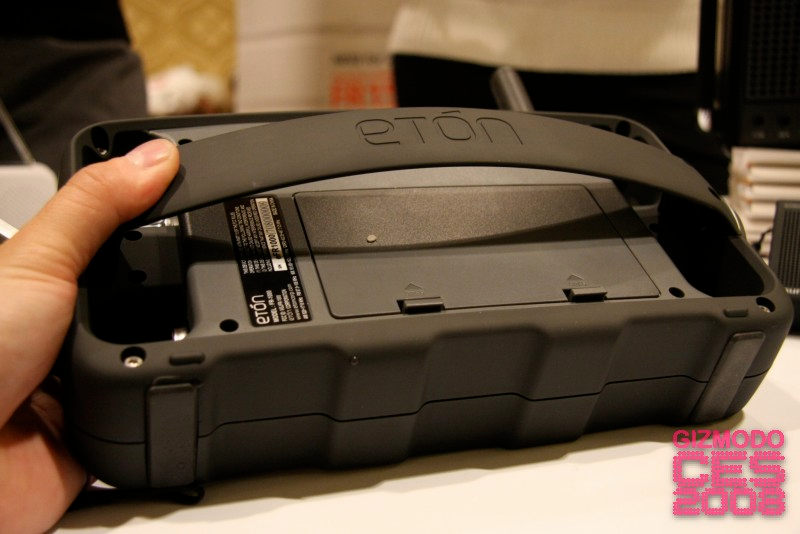 Illustration for article titled Grundig Eton FR1000 Voicelink Survival Radio Is Gorgeous